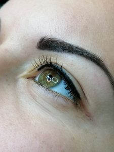 Lágy tusvonal tetoválás